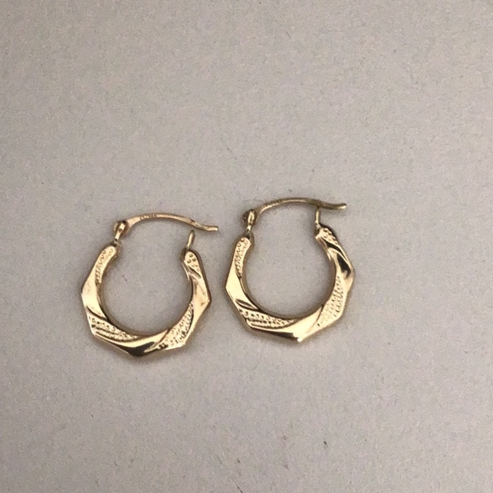 14K Petite Gold Hoop Earrings NWOT - Picture 3 of 5